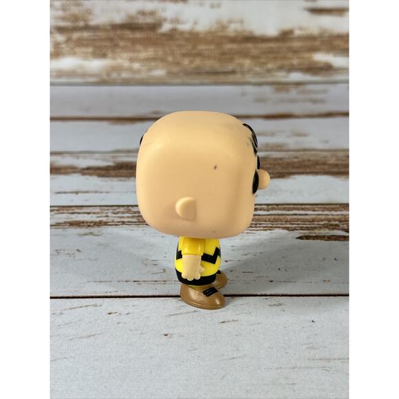 Funko Pop Peanuts CHARLIE BROWN 48 Vinyl Figure LOOSE - Picture 4 of 4